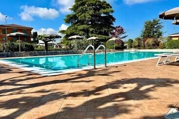 בית מלון כפרי Gardenia Sirmione