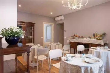 تختخواب و صبحانه In Lucus Guest House