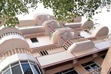 Hotelli Shivam International