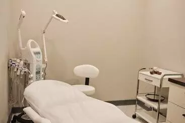 هتل Ambassador Spa & Beauty Airport Lounge