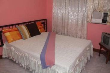 Hotell Oyo 639 Colors Mansion