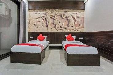 Hotel O Siddhivinayak Grand