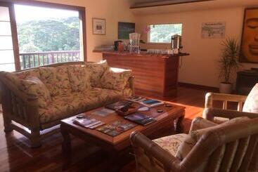 Szálloda The Inn At Kulaniapia Falls