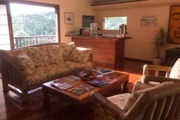 هتل The Inn At Kulaniapia Falls