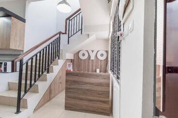 Hotel Oyo 3248 Vision Residence Karawang