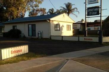 فندق على الطريق Newell Hwy Caravan Park