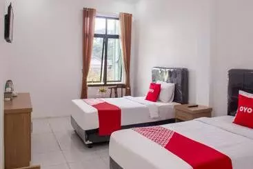 Oyo 3699 Edotel Smkn 1 Cipanas Syariah