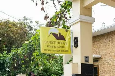 Pension Reddoorz Syariah Near Grand Kota Bintang