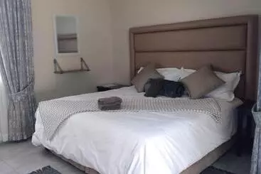 Bed & Breakfast 8 On Acacia Guesthouse