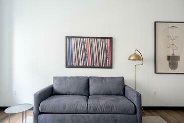 Aparthotel Mint House Detroit  Times Square