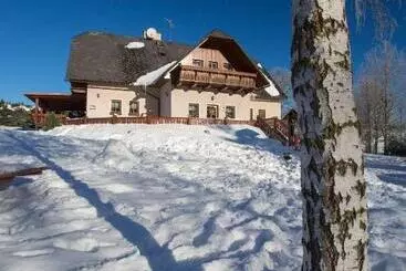 Majatalo Penzion Pod šerákem