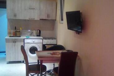 تختخواب و صبحانه уютная студия Maksim