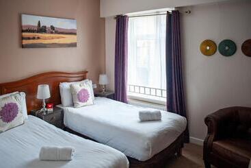 호스텔 Thirteen On The Green   Eyre Square