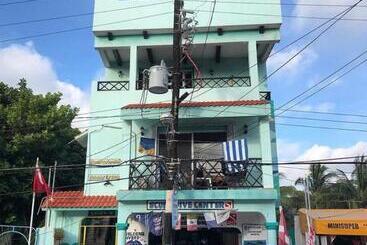 Hotel Sea Hawk Suites