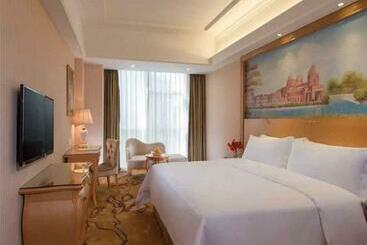 Vienna Hotel Shenzhen Baoneng City Plaza