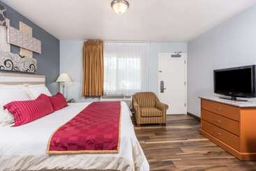 בית מלון כפרי Ramada By Wyndham Near Seaworld Mission Beach