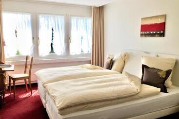 Hotel & Spezialitatenrestaurant Zur Linde