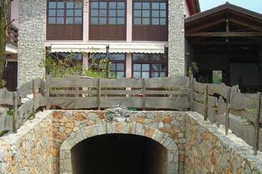 קוטג'' Bajta Fattoria Carsica