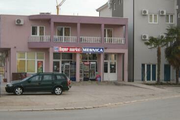 تختخواب و صبحانه Pansion Alfa