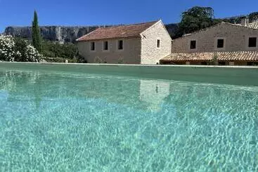 Bed and Breakfast Le Mas Aux Cedres   Teritoria