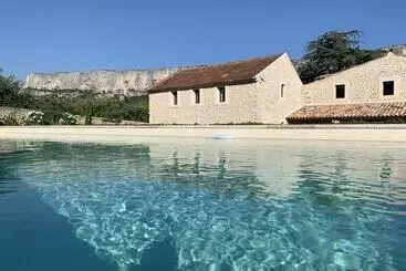Bed and Breakfast Le Mas Aux Cedres Teritoria