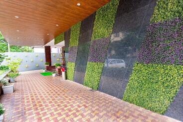 Hotel Freesia By Express Inn