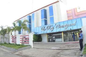 Hotel Le Raj Courtyard