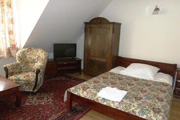 פנסיון Gościniec Dworski W Ropie   Pokoje Gościnne