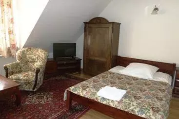 Pansiyon Gościniec Dworski W Ropie   Pokoje Gościnne