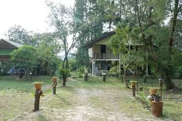 Hotelli The Camp Resort