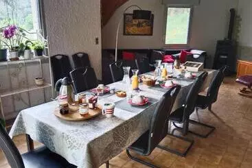 ベッドアンドブレックファースト Chambres Et Table D Hôtes La Combette