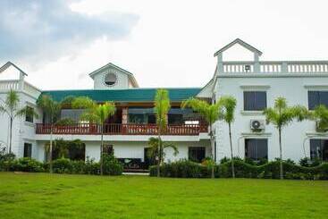 Отель Mohor Kutir Resort