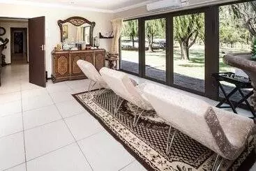 Hotelli First Group Qwantani