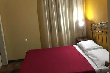 簡易ホテル Ristorante La Stazione