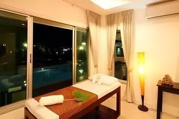 Hotelli The Forest Home Resort