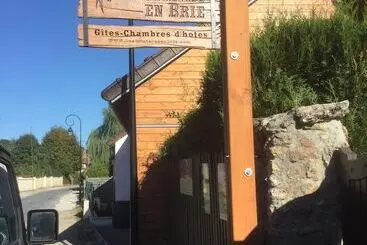 Majatalo Les Crinieres En Brie