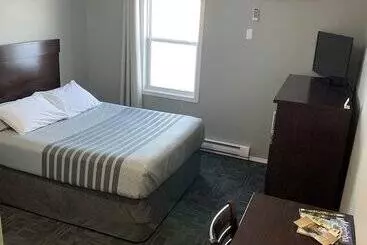 Tallboys Grill & Pub Motel