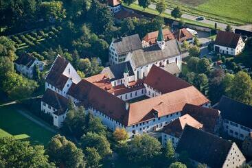 Отель Tagungshaus Kloster Heiligkreuztal