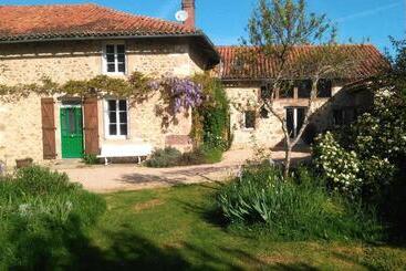 بنسيون Les Trois Chenes