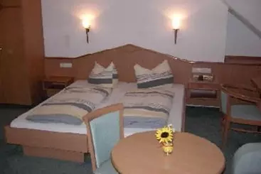 Hotelli Landgasthaus Zum Hirsch