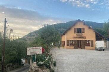 膳宿费 Ferme Auberge Le Cochon Du Madres