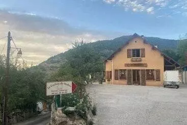Pensión Ferme Auberge Le Cochon Du Madres
