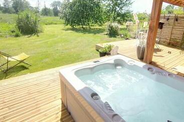 Bed and Breakfast Les Aires En Scènes Au Bord De L Eau