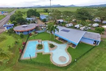 Hotel August Moon Caravan Park