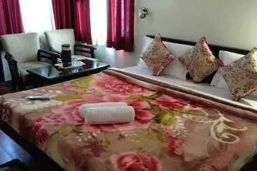 The Raikwals Hotel And Restaurant