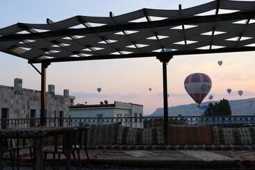 هتل Epoch Stone House