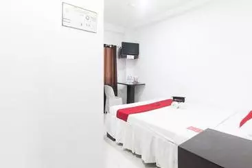 Hotel Reddoorz Plus Near Tacloban Astrodome