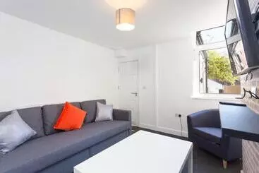 ペンション Townhouse @ 76 Clare Street Stoke