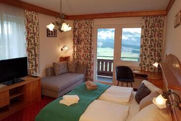 בית מלון כפרי Gasthof Und Panoramastellplatz Friedburg