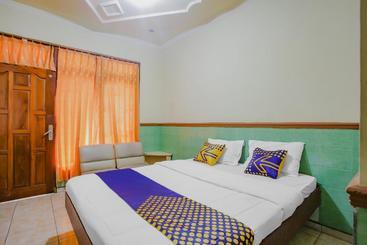 בית מלון כפרי Spot On 90092 Dewi Safitri